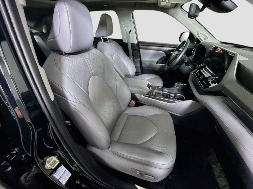 Certified 2020 Toyota Highlander Platinum AWD/4WD image 35