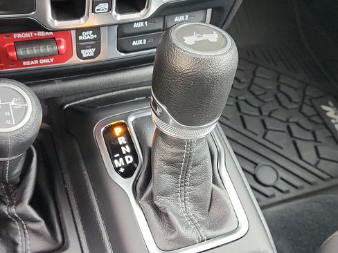 Used 2024 Jeep Wrangler Unlimited Rubicon 4xe AWD/4WD image 14