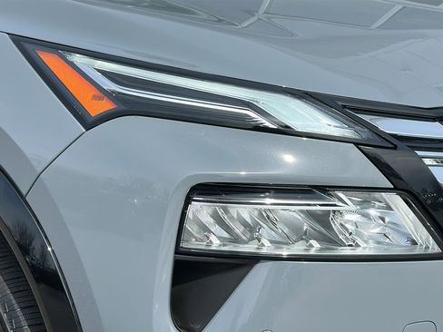 Certified 2025 Nissan Rogue Platinum image 4