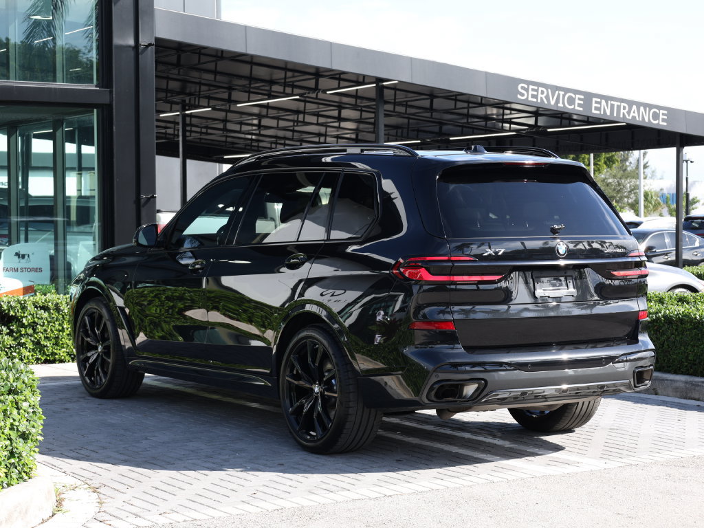 Used 2024 BMW X7 xDrive40i w/ M Sport Package AWD/4WD image 5
