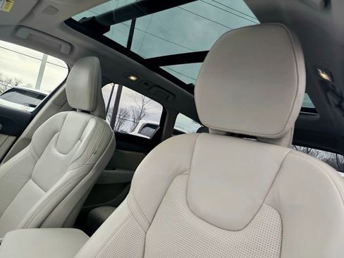 Used 2023 Volvo V90 B6 Cross Country Ultimate image 20