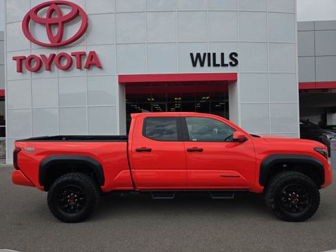 Used 2024 Toyota Tacoma TRD Off-Road w/ TRD Off Road Upgrade Package AWD/4WD image 1