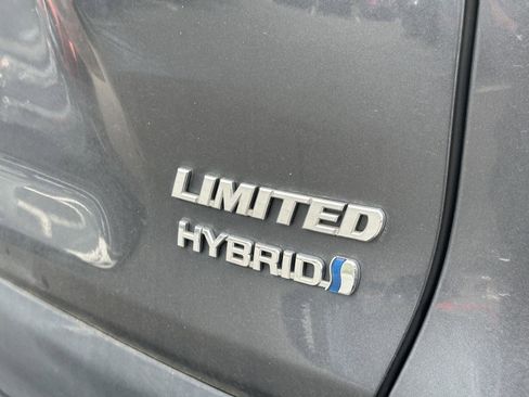 Used 2022 Toyota RAV4 Limited image 10