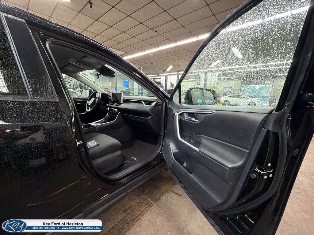 Used 2025 Toyota RAV4 XLE w/ Weather Package AWD/4WD image 18