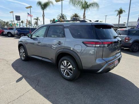New 2026 Nissan Pathfinder SL image 4