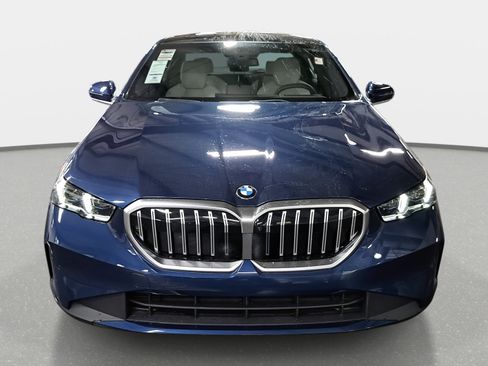 New 2026 BMW 530i w/ Premium Package image 2