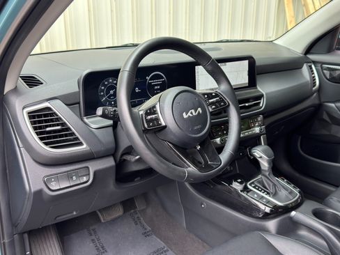 Used 2025 Kia Seltos EX w/ EX Sunroof Package FWD image 12
