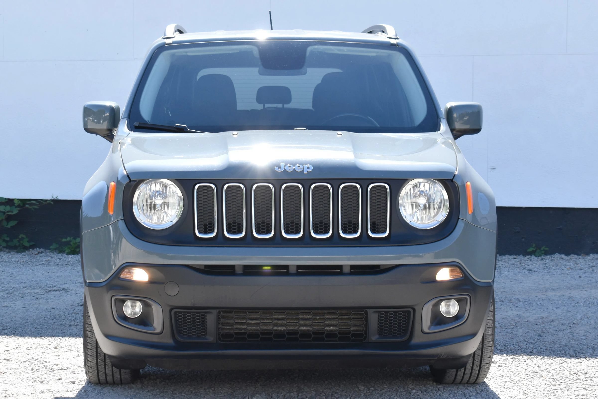 Used 2017 Jeep Renegade Latitude FWD image 2