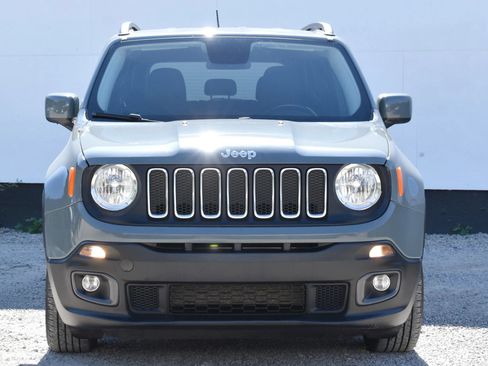 Used 2017 Jeep Renegade Latitude FWD image 2