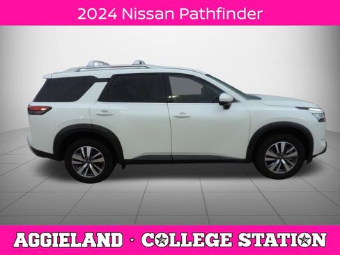 Used 2024 Nissan Pathfinder SL FWD image 2