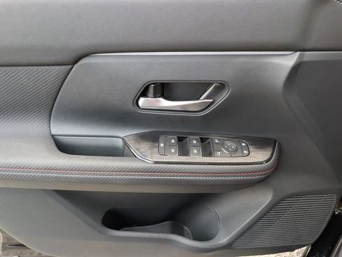 Used 2025 Nissan Kicks SR image 32