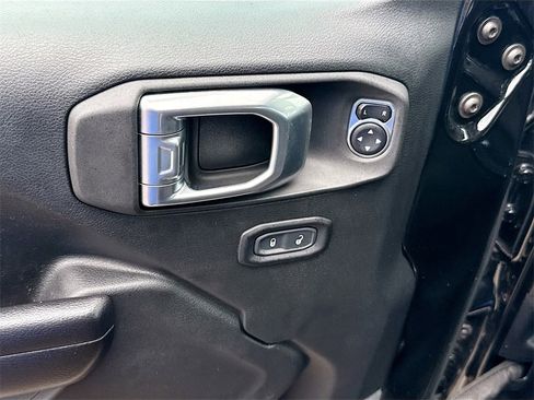 Used 2021 Jeep Gladiator Sport image 19