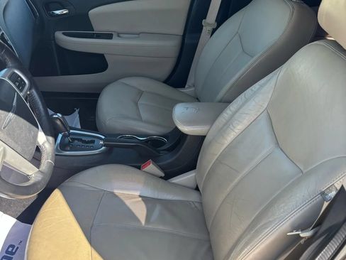 Used 2012 Chrysler 200 Limited FWD image 10