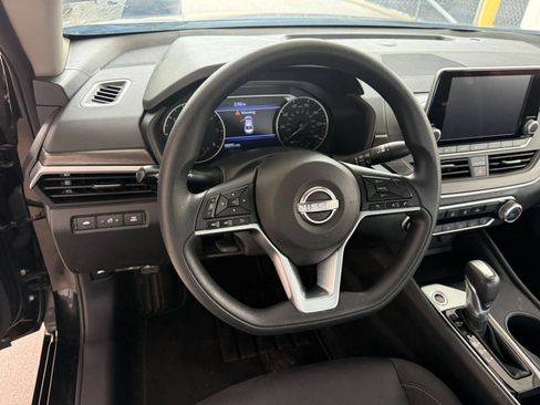 Used 2025 Nissan Altima 2.5 SV FWD image 28