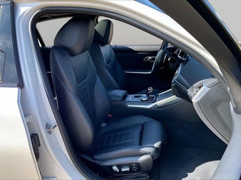 Used 2021 BMW 330i Sedan w/ M Sport Package RWD image 9