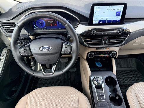 Used 2022 Ford Escape SEL w/ Technology Package image 4