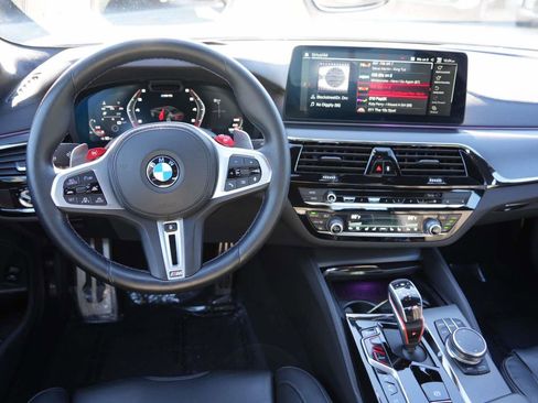 Used 2023 BMW M5 image 9
