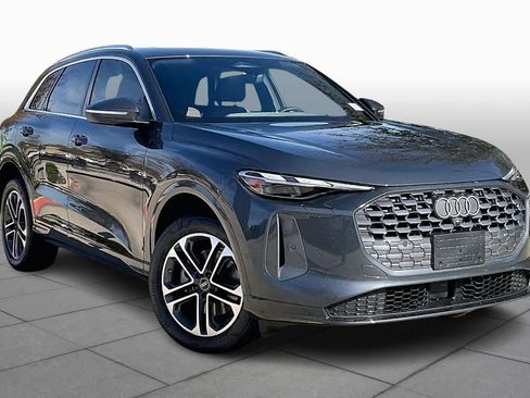 Certified 2025 Audi Q5 Premium w/ Convenience Package image 2