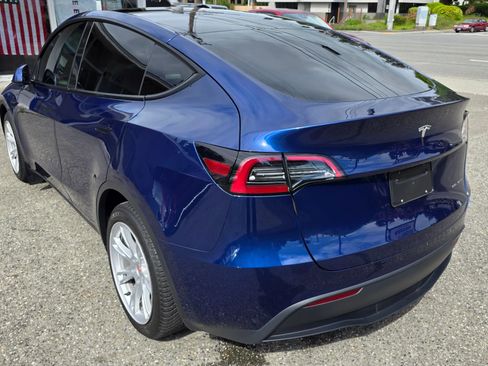 Used 2024 Tesla Model Y Long Range AWD/4WD image 7