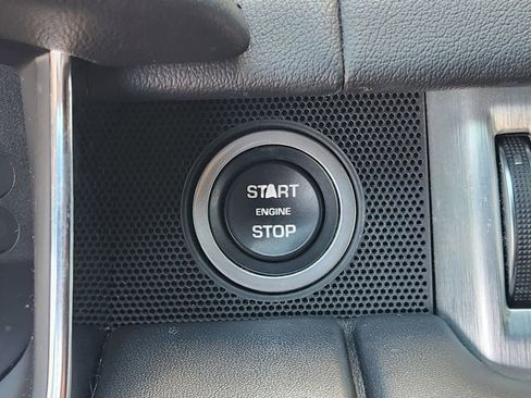 Used 2020 Land Rover Range Rover HSE image 19