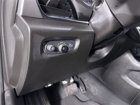 Used 2021 Chevrolet Traverse LT image 18