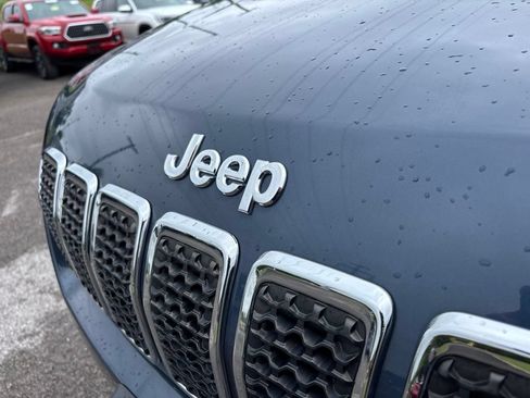 Used 2020 Jeep Cherokee Latitude w/ Cold Weather Group AWD/4WD image 11