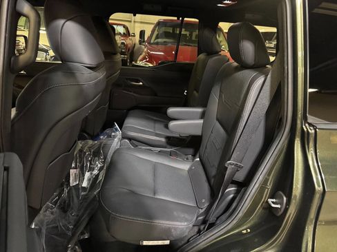 Used 2025 Lexus GX 550 w/ Accessory Package (2T) image 38