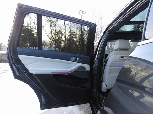 Used 2019 BMW X7 xDrive50i w/ Executive Package image 21