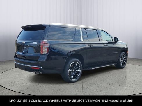 Used 2023 Chevrolet Suburban High Country w/ Advanced Technology Package image 3