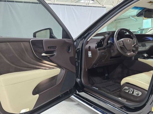 Used 2020 Lexus LS 500 AWD w/ Interior Upgrade Package image 19