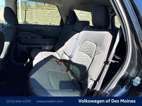 Used 2025 Nissan Pathfinder SV image 12