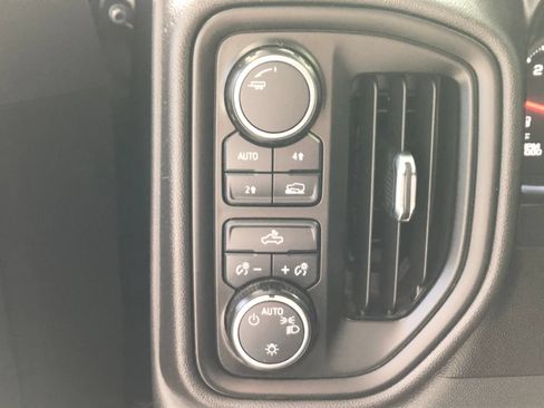 Used 2020 Chevrolet Silverado 1500 Custom w/ Custom Value Package AWD/4WD image 31