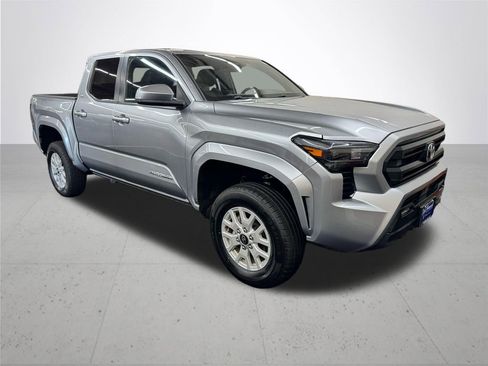 Used 2024 Toyota Tacoma SR5 AWD/4WD image 9
