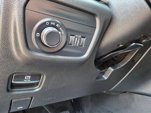 Used 2022 Jeep Grand Cherokee Altitude AWD/4WD image 17