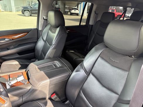 Used 2015 Cadillac Escalade ESV Luxury image 12