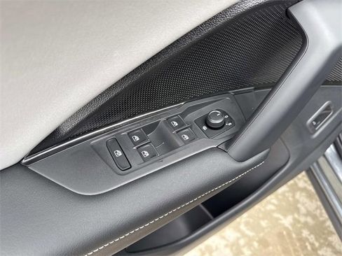 New 2026 Volkswagen Tiguan SE image 11