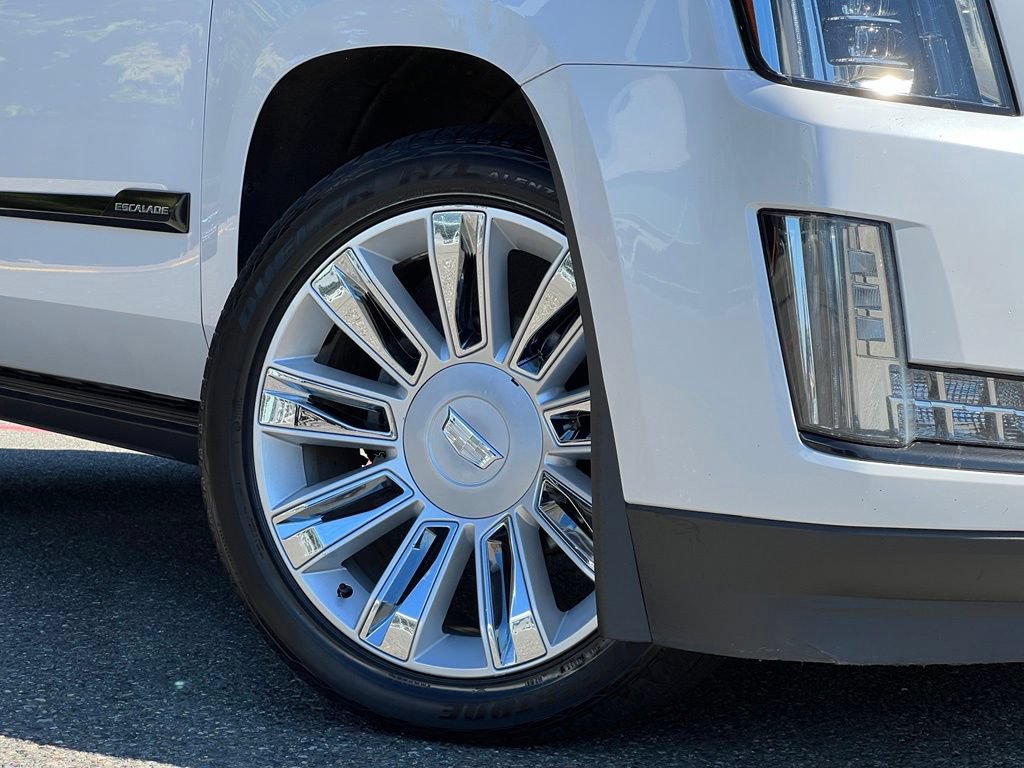 Used 2016 Cadillac Escalade Platinum AWD/4WD image 2