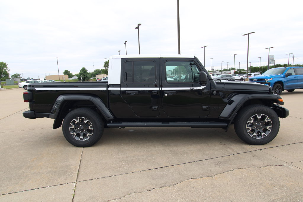 New 2026 Jeep Gladiator Sport AWD/4WD image 4