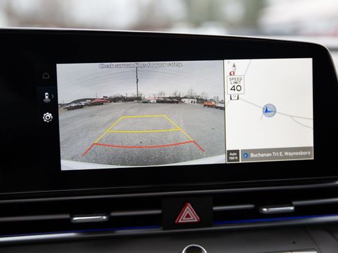 Used 2025 Hyundai Elantra SEL image 17