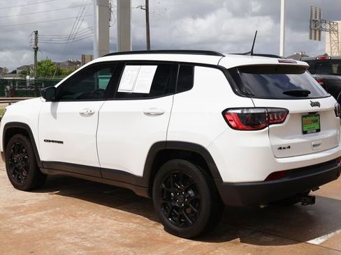 Used 2025 Jeep Compass Latitude w/ Altitude Special Edition AWD/4WD image 4