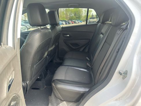 Used 2020 Chevrolet Trax LT w/ Redline Edition AWD/4WD image 19