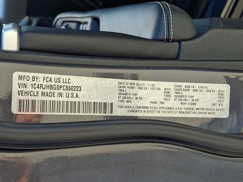 Used 2023 Jeep Grand Cherokee Limited w/ Luxury Tech Group II AWD/4WD image 30