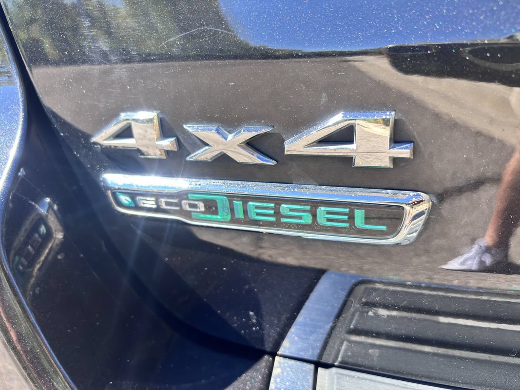 Used 2015 Jeep Grand Cherokee Overland w/ Advanced Technology Group AWD/4WD image 9