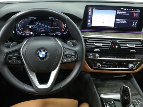 Used 2023 BMW 540i w/ Convenience Package image 12