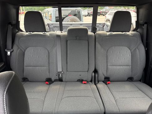 Used 2024 RAM 1500 Big Horn AWD/4WD image 38