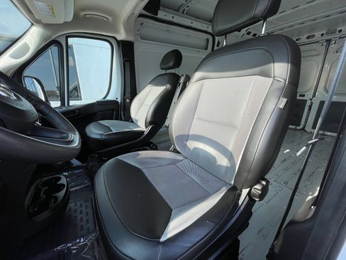 Used 2023 RAM ProMaster 2500 w/ Convenience Group FWD image 11