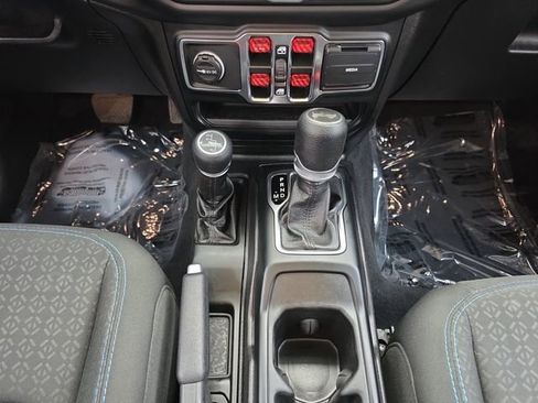 Used 2021 Jeep Wrangler Unlimited Islander image 3