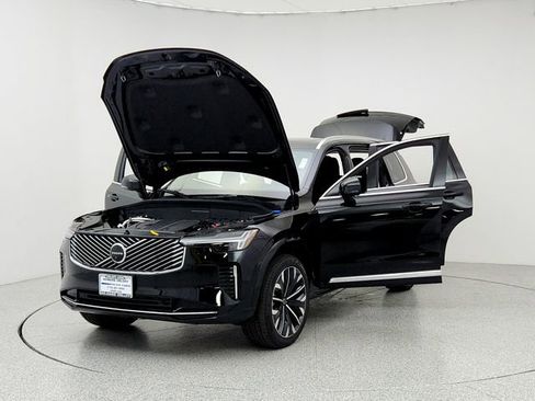 New 2025 Volvo XC90 B5 Plus w/ Protection Package Premier image 9