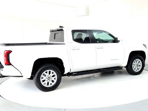 Used 2025 Toyota Tacoma SR5 AWD/4WD image 6