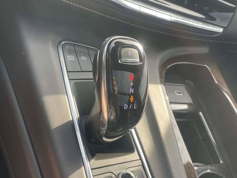 Used 2022 Cadillac Escalade Premium Luxury Platinum AWD/4WD image 20